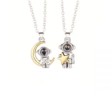 Set 2 lantisoare cu astronauti argintiu cu auriu, Oem