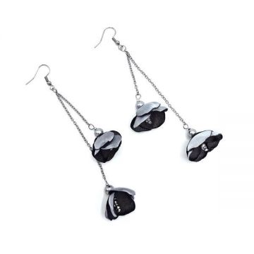 Cercei lungi cu flori din matase satinata culoarea argintiu, perle si inox, Corizmi, Silver Flowers