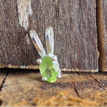 Pandantiv peridot 1.2 cm oval, argint, piatra lunii august, birthstone