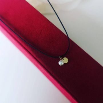 Colier snur reglabil cu perla si mini banut aur 14K