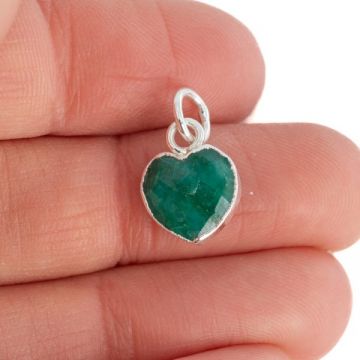 Pandantiv mini smarald  inima 1cm, piatra lunii mai, birthstone