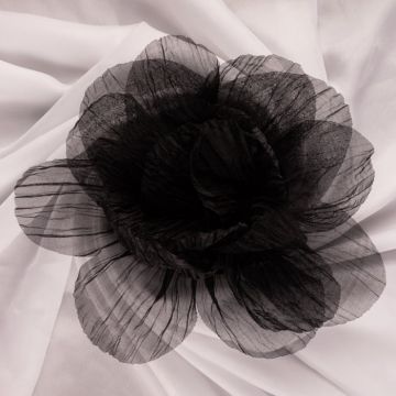 Brosa floare din organza creponata cu diametru de 20 cm, cu clips pentru par, neagra