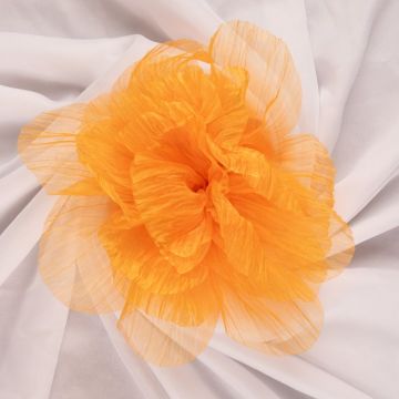 Brosa floare din organza creponata cu diametru de 20 cm, cu clips pentru par, portocalie