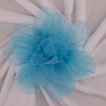 Brosa floare din organza creponata cu diametru de 20 cm, cu clips pentru par, turcoaz