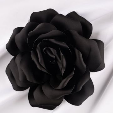 Brosa floare neagra satinata cu diametru de 15 cm, cu clips pentru par