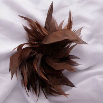 Brosa puf pene maro deschis cu diametru de 17 cm, cu clips pentru par