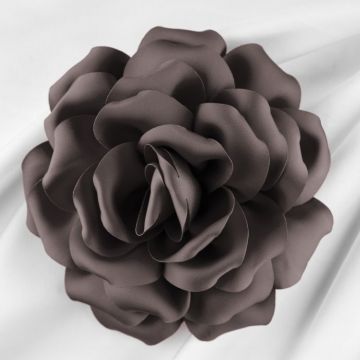 Brosa floare gri inchis cu diametru de 15 cm, cu clips pentru par