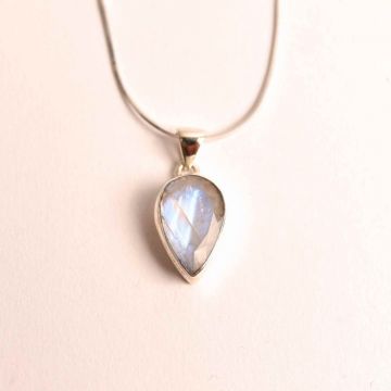 Colier Argint 925 cu Piatra Lunii Curcubeu Fatetat ,   Bijuterie pentru Echilibru Emotional, va1 - 4.20 gr