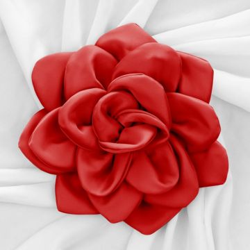 Brosa floare rosie satinata cu diametru de 25 cm, cu clips pentru par