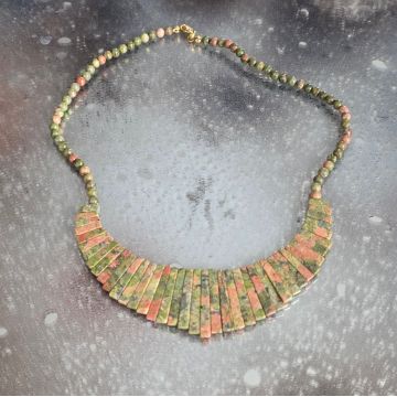 Colier egiptean unakit