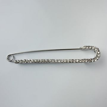 Brosa metalica argintie tip ac lung pietricele fine albe