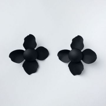 Cercei in forma de floare cu patru petale,negru mat