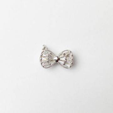 Brosa fundita miniaturala din argint 925 cu pietre foarte fine de cubic zirconia