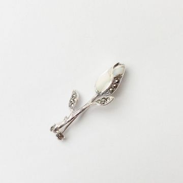Brosa lalea boboc din argint 925 cu pietre foarte fine de marcasite si scoica