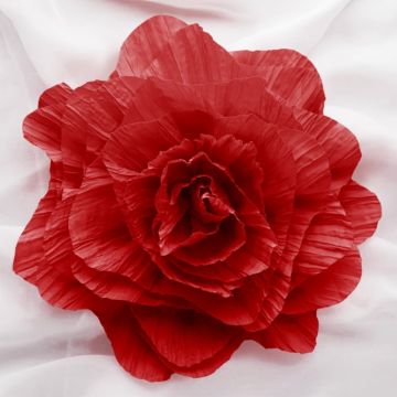 Brosa floare rosie cu diametru de 20 cm din material creponat, cu clips pentru par