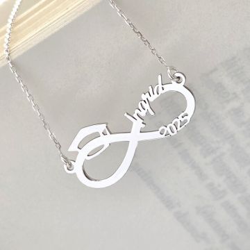 Lantisor personalizat - Medalion Infinit cu Nume Decupat și Toca – Simbol al Absolvirii - Argint 925