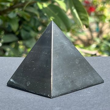 Piramida onix negru 6-7 cm