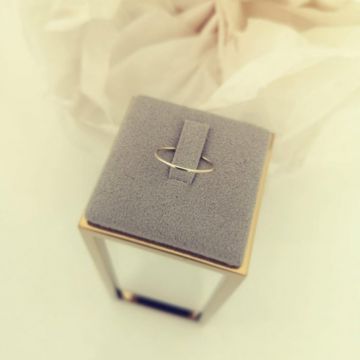 Inel subtire din aur galben 14K, minimalist si elegant