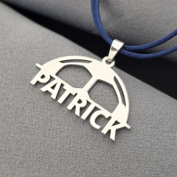 Pandantiv jumatate de minge de fotbal - cu nume decupat - Argint 925 - Snur colorat