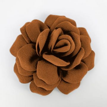 Brosa floare caramizie cu diametru de 20 cm din stofa, cu clips si ac