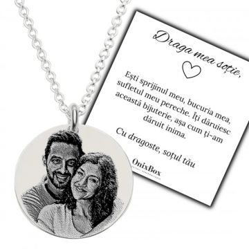 Cadou Sotie - Lantisor cu Banut Personalizat cu Poza si Mesaj - Ambalaj Cadou si Felicitare incluse