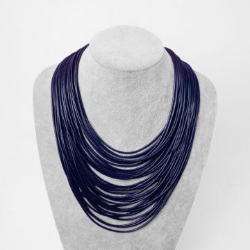 Colier bleumarin cu multe siruri inegale