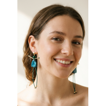 Cercei lungi in forma de papusica cu picioare lungi din snur textil, turcoaz inchis