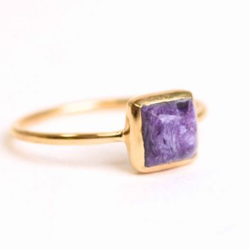 Inel Argint 925 placat cu Aur 18K cu Charoite Patrat ,   Transformare Spirituala si Liniste Interioara