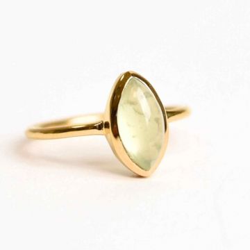 Inel Argint 925 placat cu aur 18K cu Prehnit forma delica ,   Liniste Interioara si Claritate Spirituala