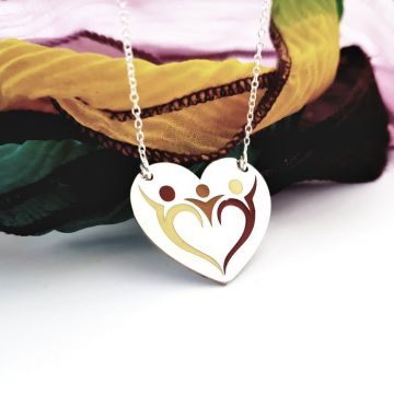 Lantisor personalizat si decorat cu email colorat - Pandantiv inima - Familie 3 membri - Argint 925