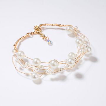 Bratara eleganta cu perle albe pe fire aurii fine