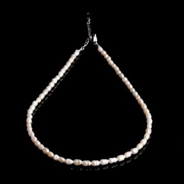 Colier la baza gatului din perle naturale de cultura, alungite de 5 mm,   lungime 40 cm