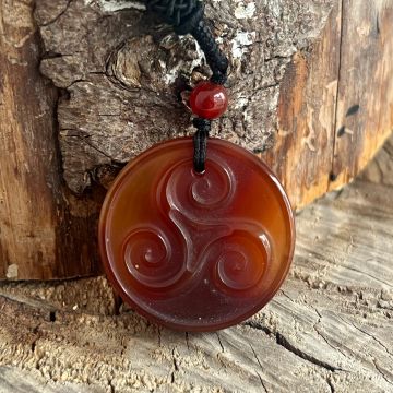 Colier pandantiv carneol | Spirală celtică Triskelion