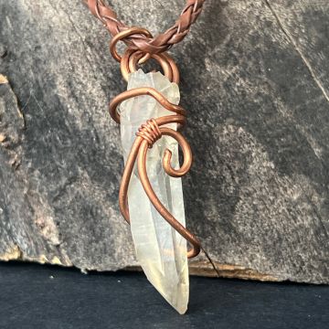 Colier pandantiv cuart fumuriu in cupru/artistic wire m4