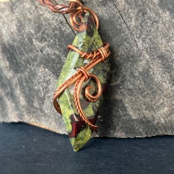 Colier pandantiv sangele dragonului in cupru/artistic wire m3