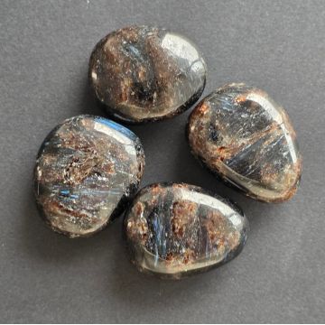 Cabochon astrofilit rulat