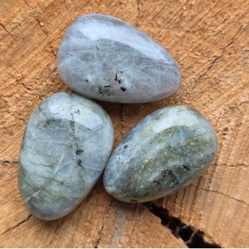 Cabochon labradorit rulat