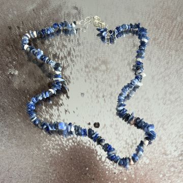 Colier chipsuri sodalit