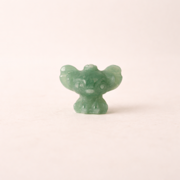 Figurina din aventurin verde, pastratoare de speranta si echilibru interior.