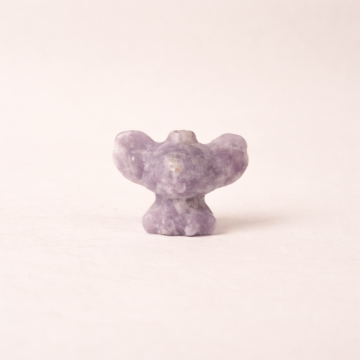 Figurina din Lepidolit ,   o prezenta blanda pentru liniste interioara