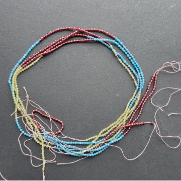 Sirag margele fatetate pietre semipretioase mix PERIDOT, APATIT, GRANAT