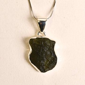 Colier argint 925 cu Moldavit natural brut 3.19 g ,   piatra energiei cosmice