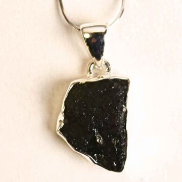 Colier argint 925 cu Moldavit natural brut 3.85 g ,   Talisman cosmic de protectie