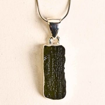 Colier Argint 925 cu Moldavit natural brut 3 gr ,   talisman de transformare