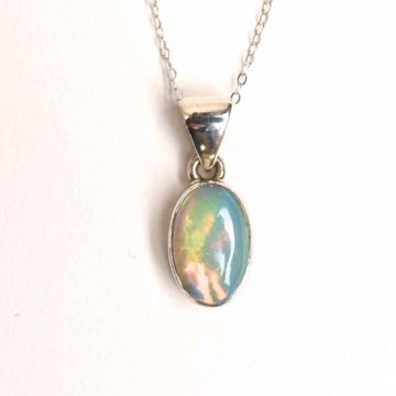 Colier argint 925 cu Opal Etiopian oval ,   Lumina care renaste din tine