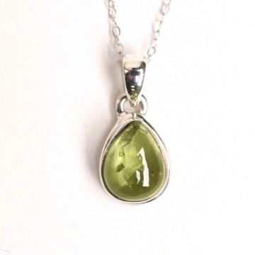 Colier Argint 925 cu Peridot Natural in Forma de Lacrima ,   Lumina, Vindecare si Armonie Interioara