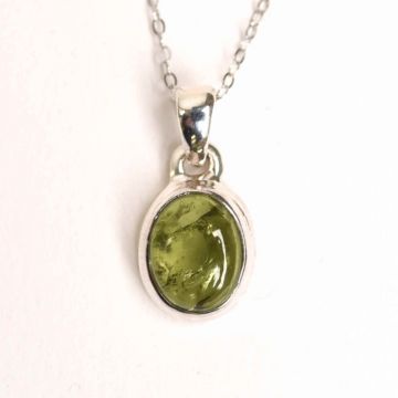 Colier Argint 925 cu Peridot Natural Oval ,   Lumina Interioara si Energie Pozitiva