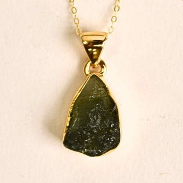 Colier argint 925 placat cu Aur 18k cu Moldavit natural ,   Transformare spirituala ,   2.46 g