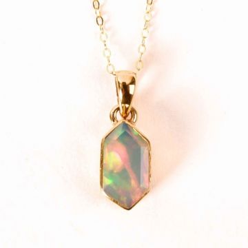 Colier Argint 925 placat cu aur 18K cu Opal Etiopian Fatetat Hexagonal ,   Protectie, Lumina si Armonie Divina