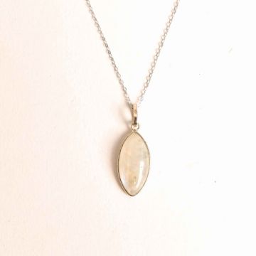 Colier din Argint 925 cu Piatra Lunii in Forma Delica ,   Intuitie Clara si Energie Feminina